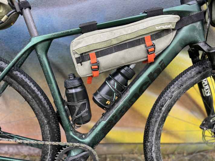 The 3 litre frame bag from Birzman did a solid job. The only thing I couldn't get to properly was the water bottle in the storage compartment.