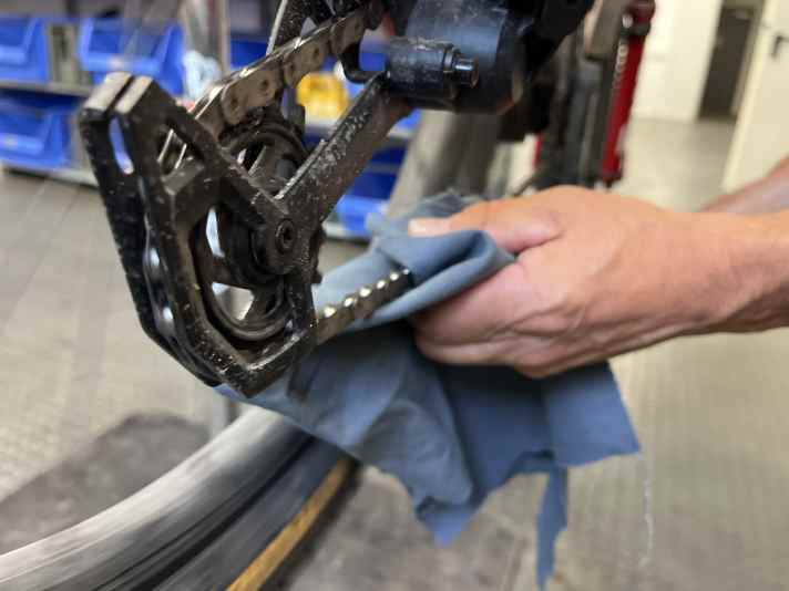 Then remove the excess oil with the cloth to avoid attracting excessive dirt and debris. Done!