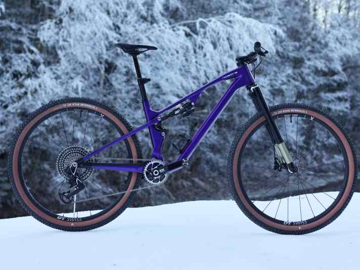 Das Nostra Crosscountry-Bike erreicht Gewichte ab 10,5 Kilo und Preise von bis zu 14.250 Schweizer Franken.