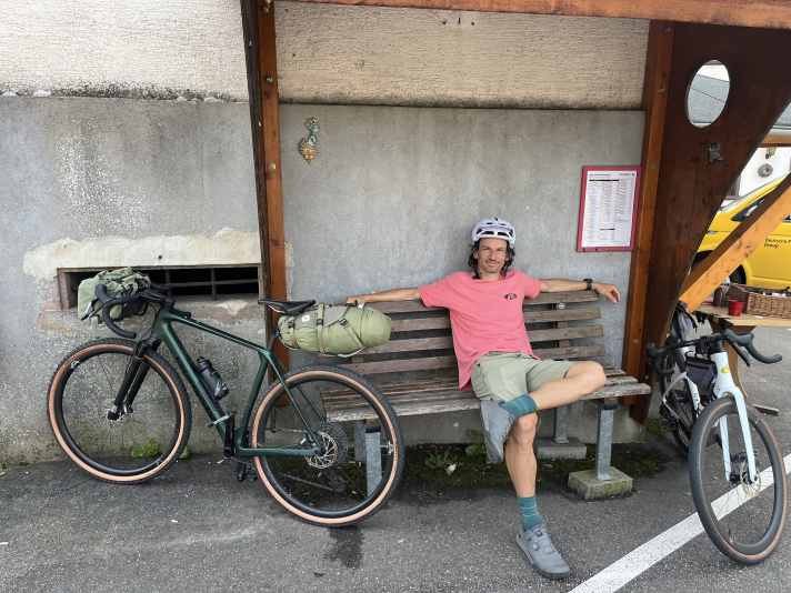 "Laurin, you're not going to take the bus, are you?" - "Nah, just having a rest!"