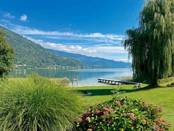 The Austrian mountain backdrop on the shores of Lake Ossiach not only inspires water sports enthusiasts, but also anyone who likes to actively enjoy nature.