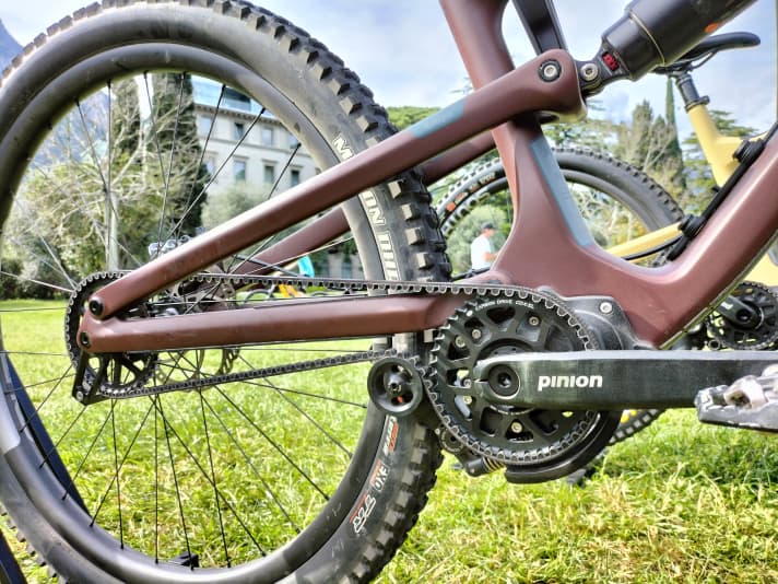 Zerode combines a Pinion drivetrain with Gates belts on the Enduro Fully to create a virtually maintenance-free drive.