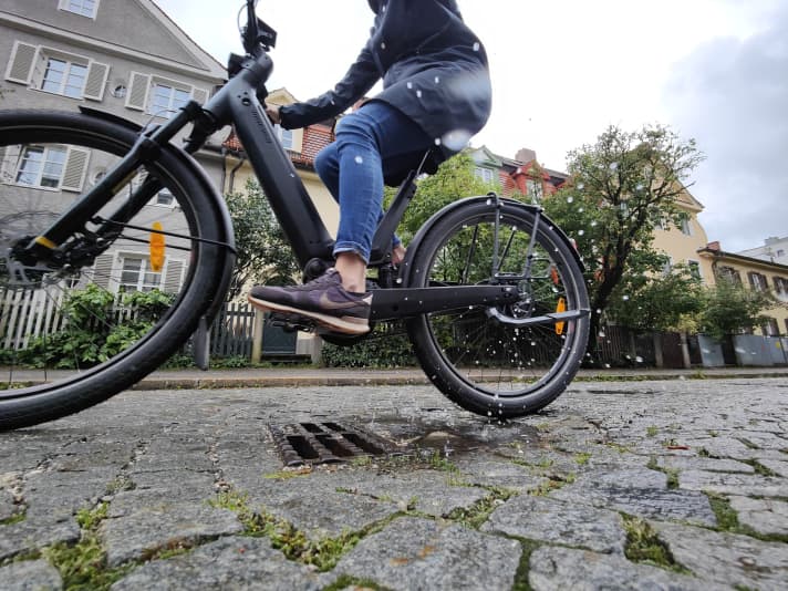 Cobblestones, potholes, manhole covers: no problem for the Moustache J.on in the first ride test