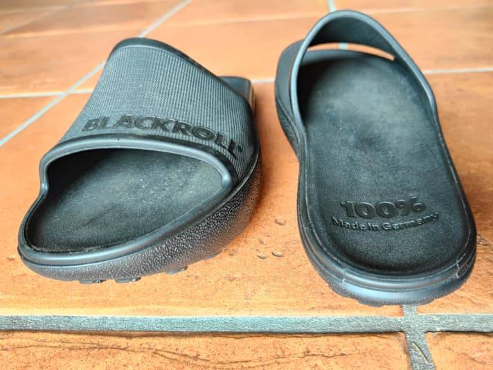 The footbed is quite concave so that you have good lateral support.