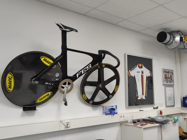 Tunap supports the national track cycling team and the FES Institute.