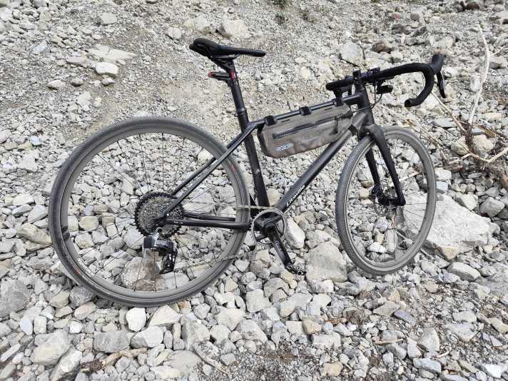 Liteville arbeitet bei einem kompletten Set Bikepacking-Taschen mit Ortlieb zusammen. Zu kaufen gibt es das anscheinend momentan nicht (mehr).