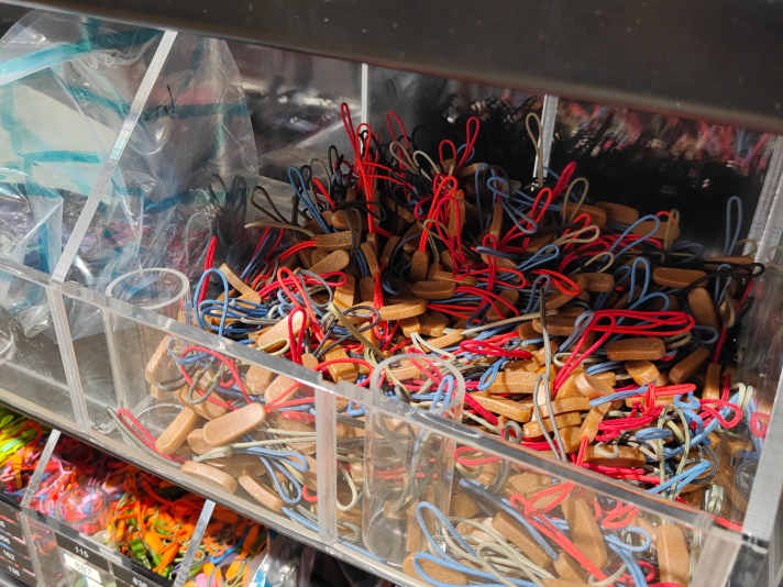 Ersatzteile gibt es bei Norrona einige, damit langlebige Bekleidung noch ein bisschen länger hält.