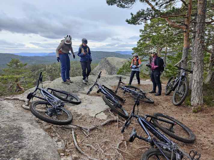 Short break on the precipice: Caution please!