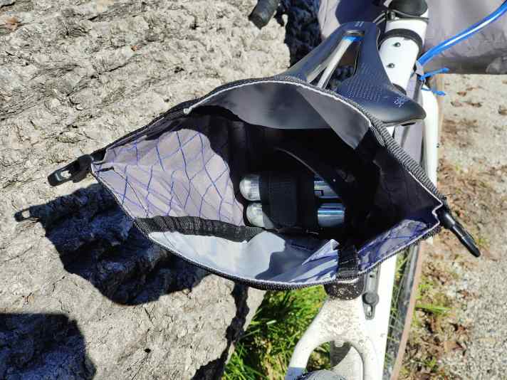 Auch in die kleine Tasche passt eine Menge Werkzeug oder andere Ausrüstung.