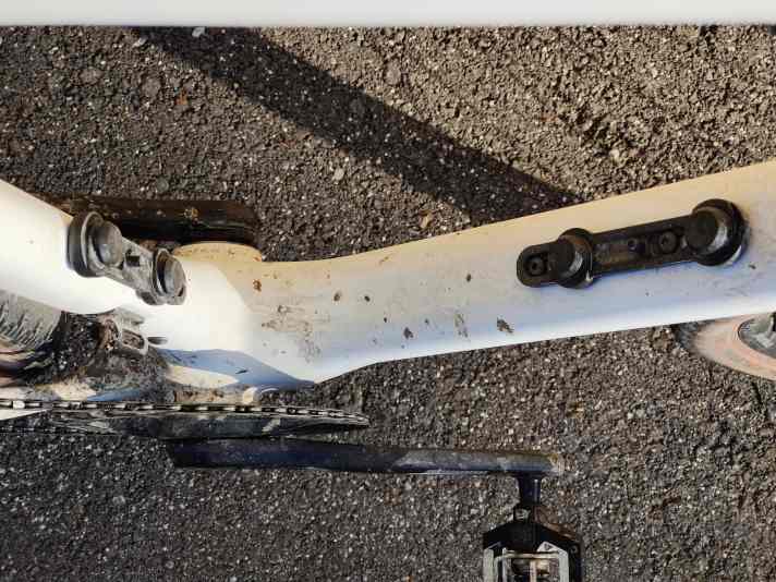 Standard equipment: Two Fidlock bottle cages. If you don't have Fidlock bottles, you will have to retrofit or buy new bottles.