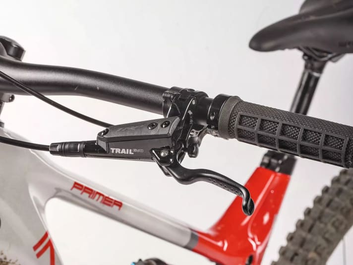 The snappy TRP brakes give a lot of control - the brake levers can be adjusted without tools. Despite a lot of trial and error, we couldn't get the rather sluggish rear end on course: too little comfort, too little life.