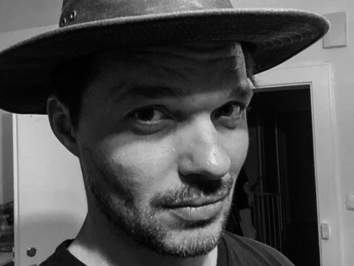 Julian Mothes, Tester