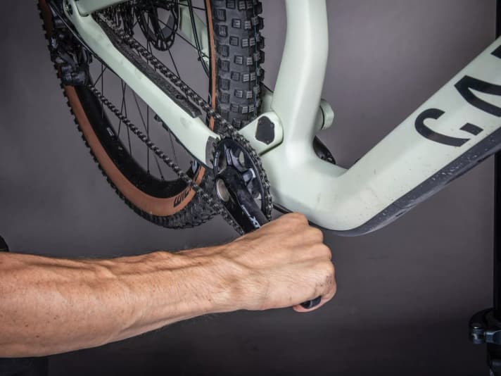 Kettenschloss gut verschließen.