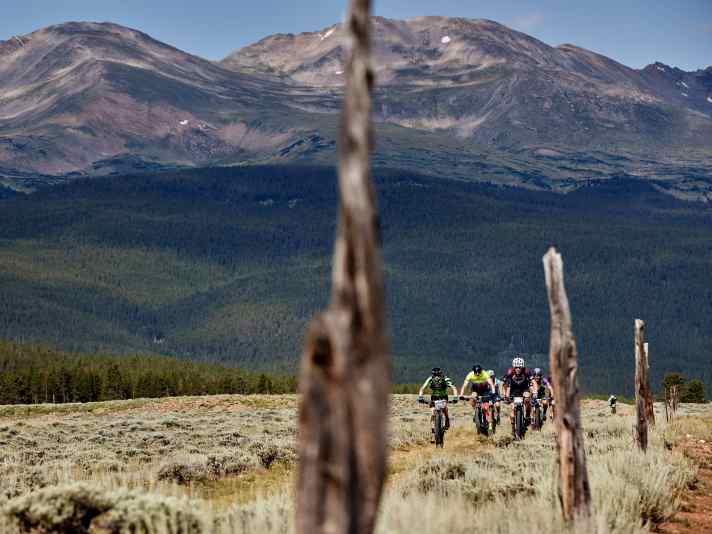 Biken, wie im Western: Die einzigartige Atmosphäre beim Leadville 100 Rennen ist einer der Marathon-Tipps von Annika-Langvad.