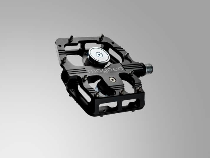 The large pedal body is CNC-milled from an aluminium block