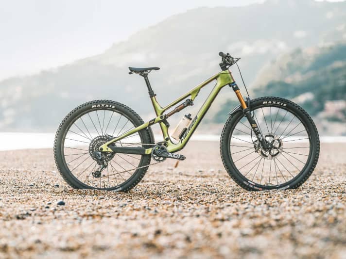 Glänzende Erscheinung: Das Merida One-Forty 10k kommt in schillernder Optik daher.