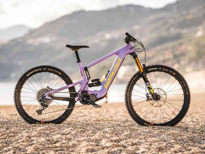 In unseren Tests konnten die Bikes von Santa Cruz überzeugen, ganz so hoch wie erwartet ist der Absatz der Edel-Bikes in Deutschland aber wohl nicht. Die PON-Gruppe muss daher das neue Werk in Mainz nach zwei Jahren schon wieder schließen.