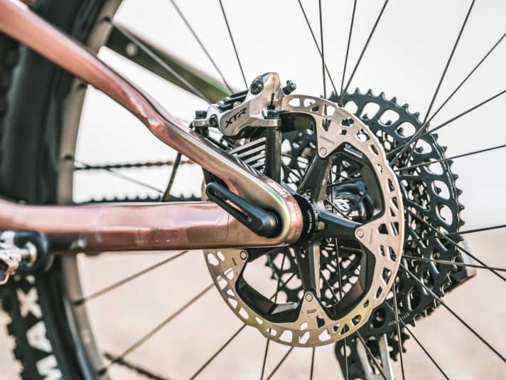 Merida dispenses with Horst link bearings on the rear triangle and replaces them with flexing seat stays.