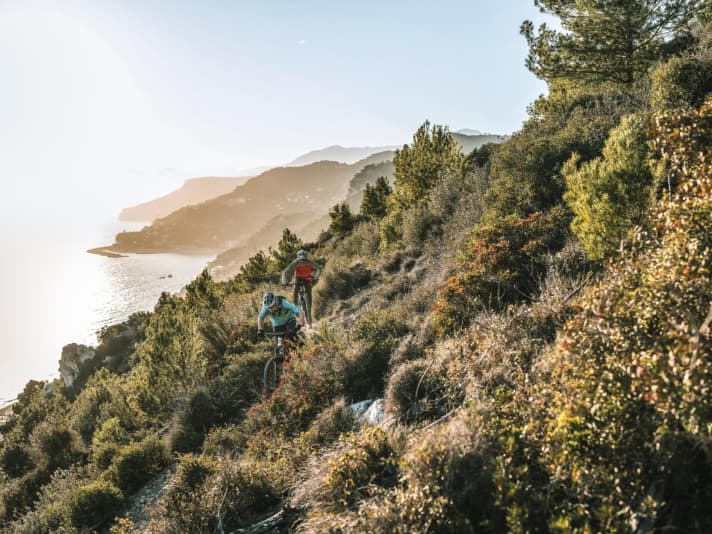 Finale Ligure: trails right by the sea