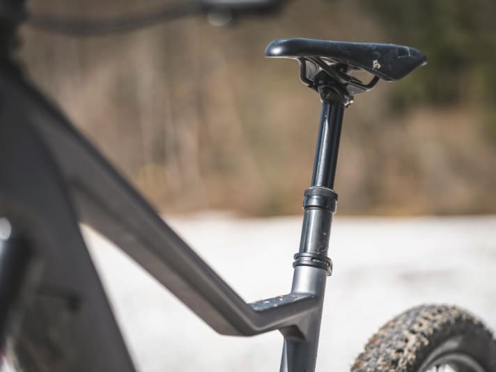 The function and ergonomics of the E-Thirteen seatpost with its crisp lever pressure and adjustable stroke of up to 180 millimetres are top notch.