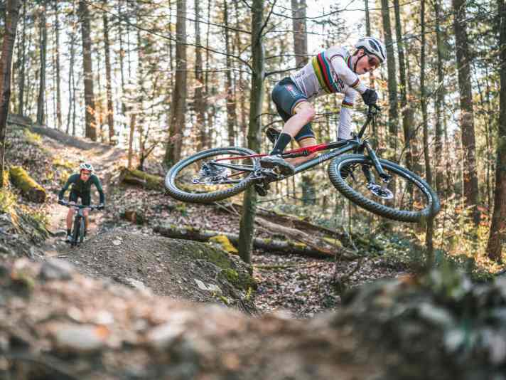 Junior World Champion Paul Schehl flattens the Arc8 Evolve FS. No modern race bike can score points with a lighter frame weight.