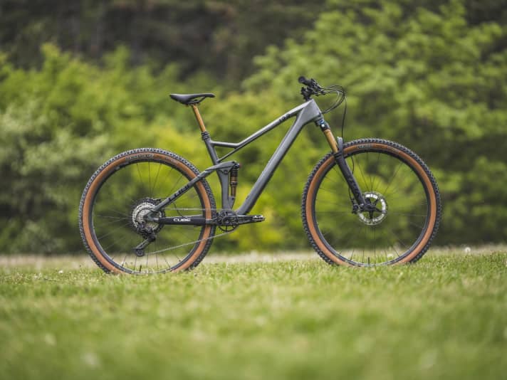 The Cube One22 HPC SLT 29 weighs just 11.8 kg.