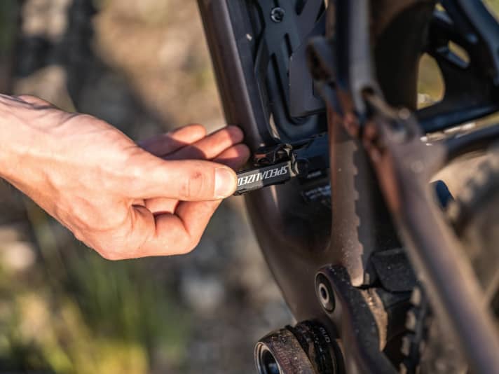 Attention to detail: The mini tool in the discreet holder under the bottle cage is included in the purchase price.