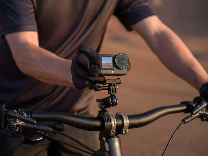 The camera supports video recording with up to 4K/120fps in 4:3 format.