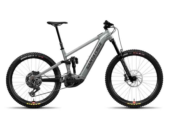 The Santa Cruz Vala AL 70 relies on a better ZEB fork and shock with reservoir. The gears are shifted with the mechanical Sram Eagle Transmission. Cost: 6299 euros