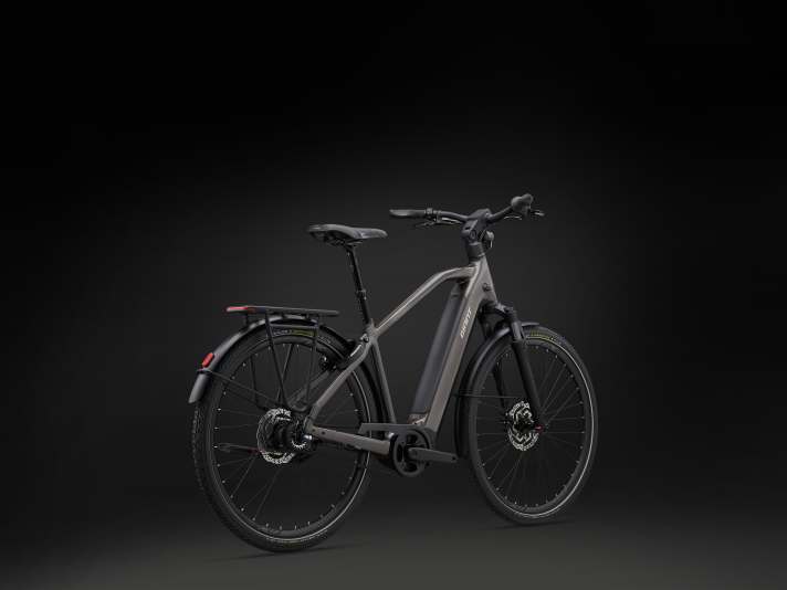 Das Giant Anytour E+ gibt es nicht nur mit tiefem Einstieg, sondern auch mit klassischem Oberrohr. Das geländegängigere Anytour X E+ kommt hingegen ausschließlich als Tiefeinsteiger.