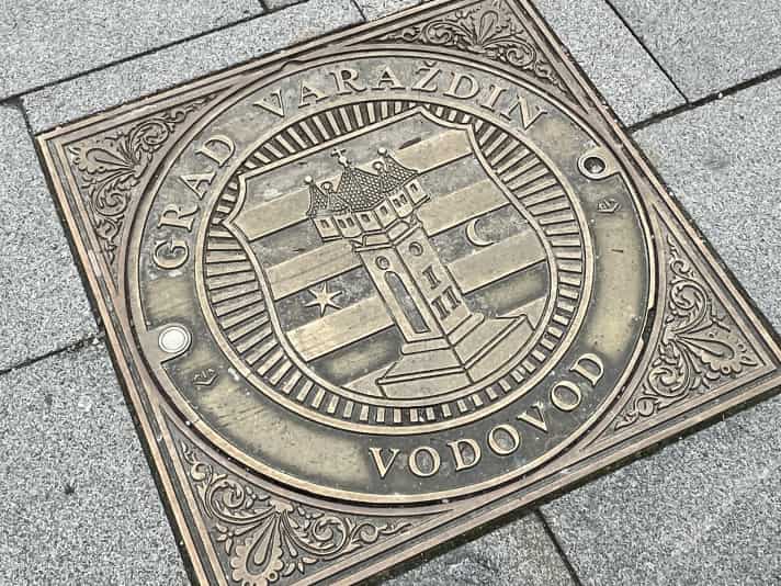 Varaždin wurde für sein gepflegtes Stadtbild ausgezeichnet. Hier sind sogar die Gullydeckel sehenswert.