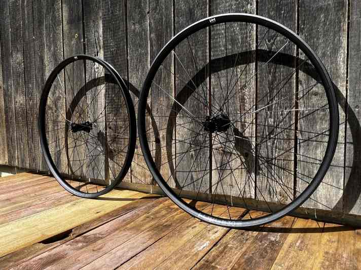 Depending on the version, Newmen Forge 30 wheels are suitable for XC to DH race quality.