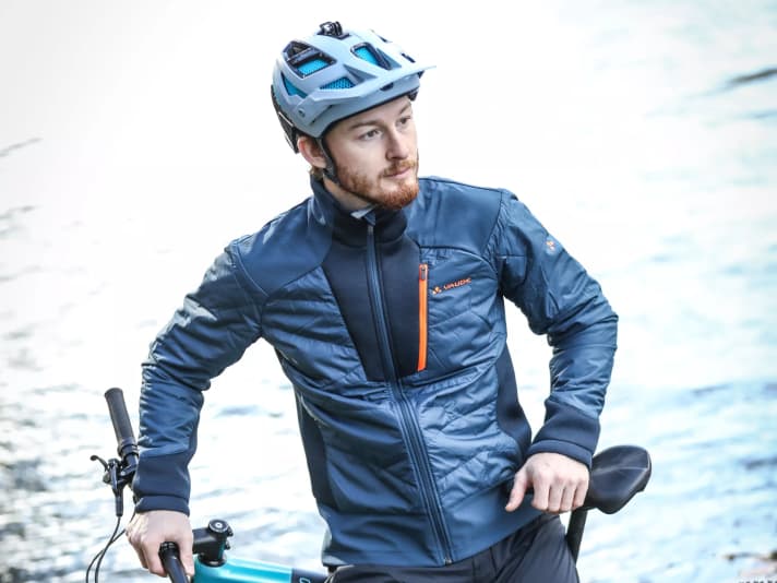 <a href="https://www.awin1.com/cread.php?awinmid=11768&awinaffid=471469&clickref=B+Vaude+Minaki+III+Thermo+Jacket&ued=https%3A%2F%2Fwww.rosebikes.de%2Fvaude-mens-minaki-jacket-iii-herren-thermojacke-2678044" target="_blank" rel="noopener noreferrer nofollow">Vaude Minaki III thermal jacket</a>*