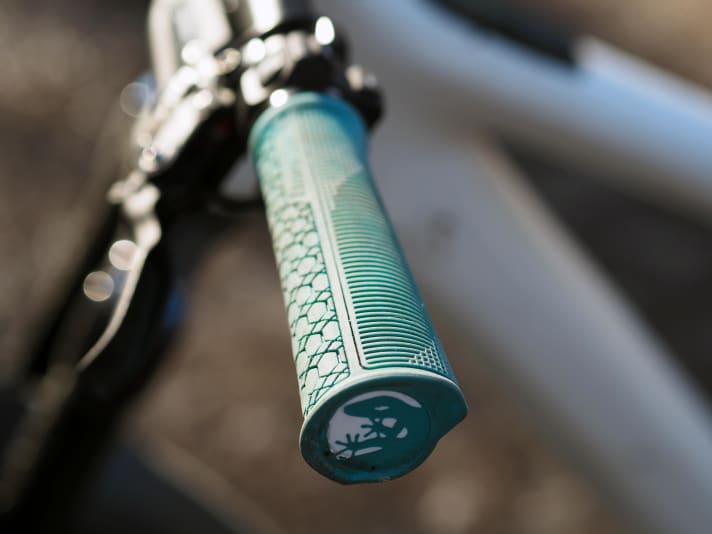 Nicht mehr so fresh: Die Lizard Skins Gradient im grünlichen Teal sahen bei uns schnell leicht schmuddelig aus. Sechs weitere Farben stehen zur Auswahl.