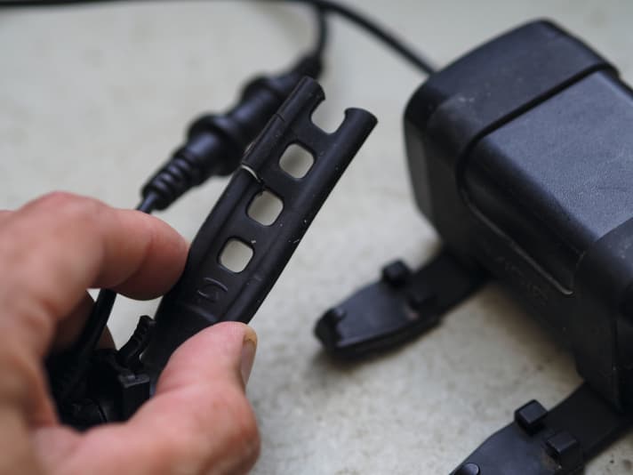 Ärgerlich: Die Lampe funktioniert, doch das Gummiband ist defekt.