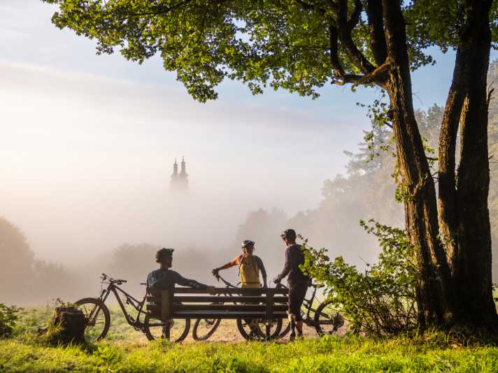 Zwischen Bamberg und Coburg findet man das kleine Lichtenfels. In seinen Wäldern lernte Enduro-As Julia Schaefer das Mountainbiken.
