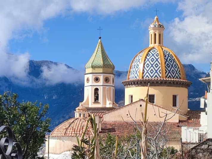 The Basilica of San Gennaro in Praiano is magnificently decorated. From the piazza in front of the church, you have a marvellous view over the Amalfi Coast as far as Positano