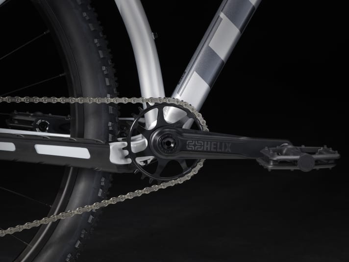 Single cranks are the only option on the Procaliber Alu. Front derailleurs and double cranks are no longer possible.