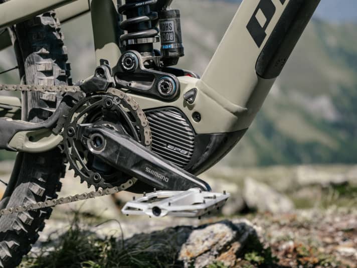 Where it says EP8 on the label, there is EP801 inside. In other words: a motor update for the Ekano. Visually and in terms of weight, the new Shimano motor does not differ from its predecessor. In terms of performance and power delivery, however, it does.