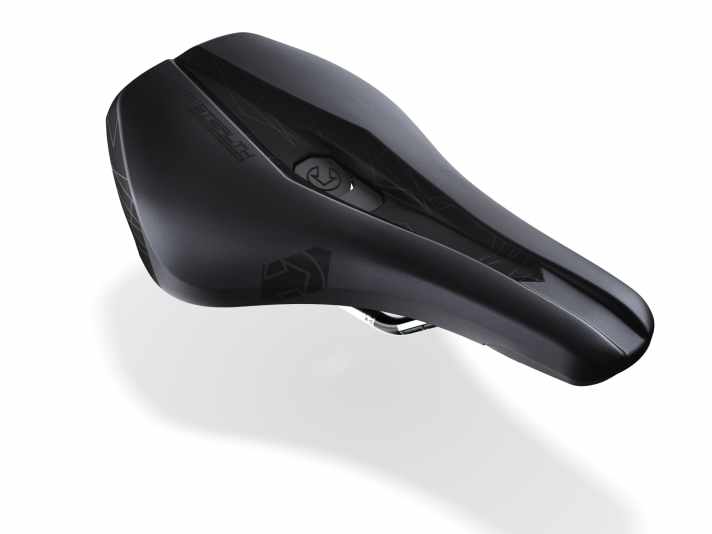 The EVA padding has different thicknesses for greater seating comfort. The PU cover is designed to withstand falls and not shy away.