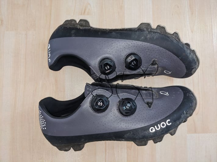 The fastening and upper work well together: Good hold in the shoe without pinching.