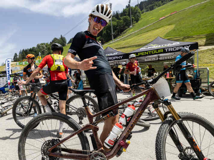 Die Zunge ist im Mund das Tor zum Körper. Biker sollten sie regelmäßig von Schadstoffen befreien.