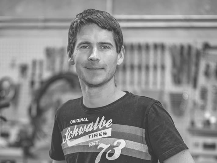 Als ehemaliger Marathon-Racer kennt sich Robert Mennen vor allem mit schnellen Reifen aus. Doch auch für den Winter hat er hilfreiche Tipps parat.