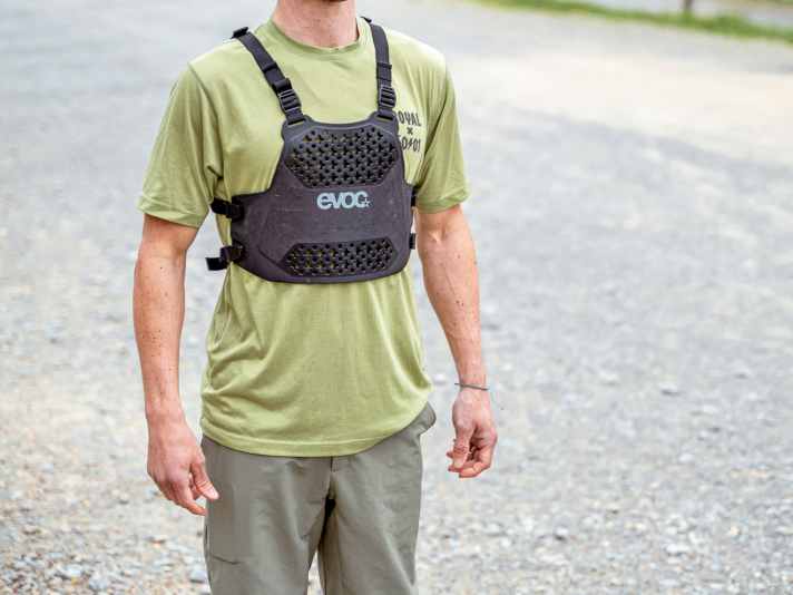 Auch der Brustpanzer fällt kompakter aus.