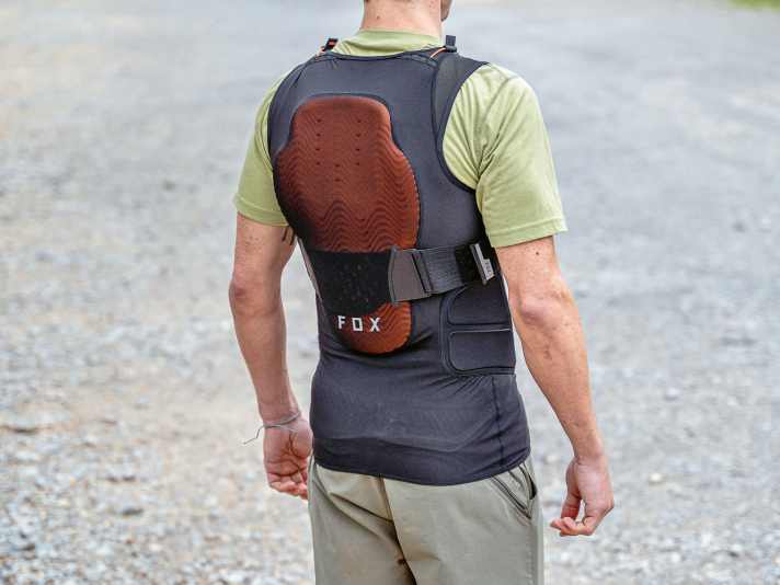 The Fox Baseframe Pro Vest is the heavy-duty model from the US company. The back plate is a little short
