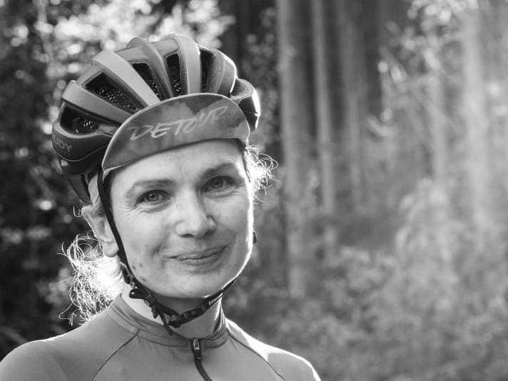 Sandra Schuberth, BIKE-Online-Redaktion,
 liebt die Langstrecke und Bikepacking Abenteuer mit Schlafsack und Lagerfeuer.
