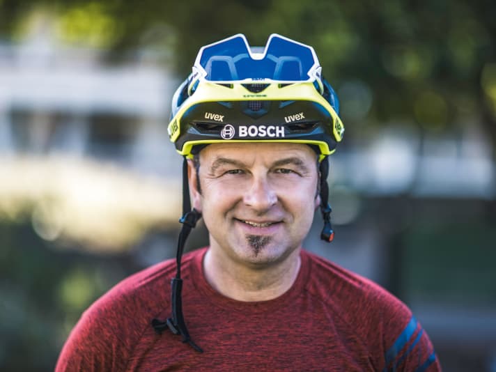 STEFAN SCHLIE: Unser EMTB-Fahrtechnikexperte ist mehrfacher Deutscher und Vize-Weltmeister im Trial.