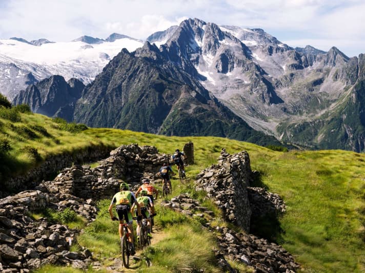 After the apex on the Gavia, the route descends again: Ponte di Legno di Pellizzano