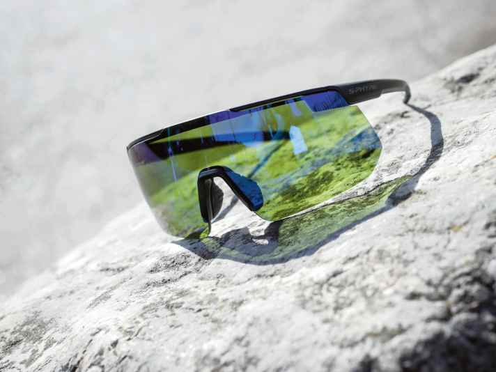 Shimano's top glasses have a magnetic interchangeable system