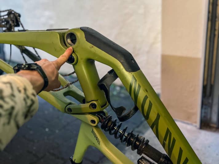 The threaded shell has become detached from the carbon fibre.